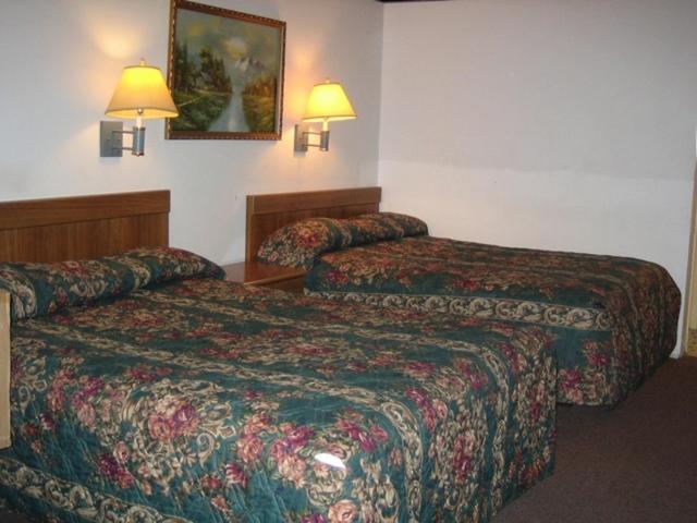 Mountain Trail Inn Logan Room photo